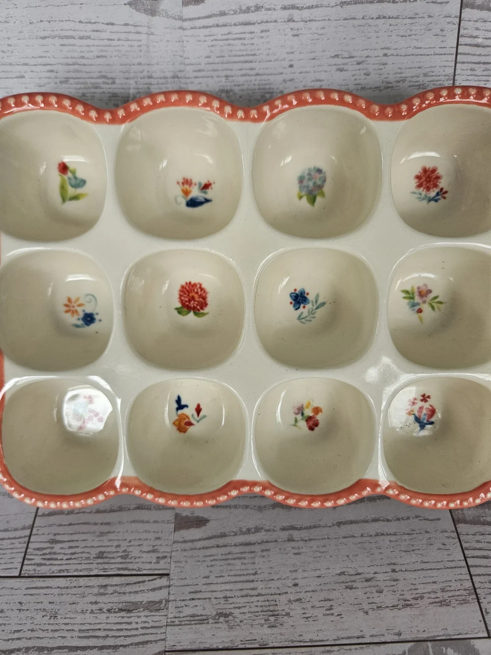 THE PIONEER WOMEN EGG HOLDER